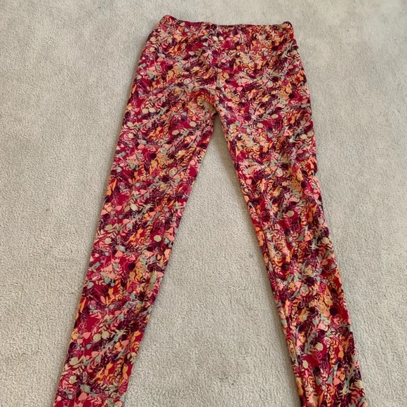 Like NEW LuLaRoe minor flora/leaves leggings, OS - Picture 14 of 14